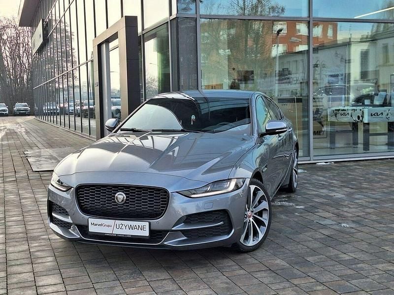 Używany Jaguar XE SE 204 KM (150 kW) 2022 Szary (metalik) Sedan/Limuzyna