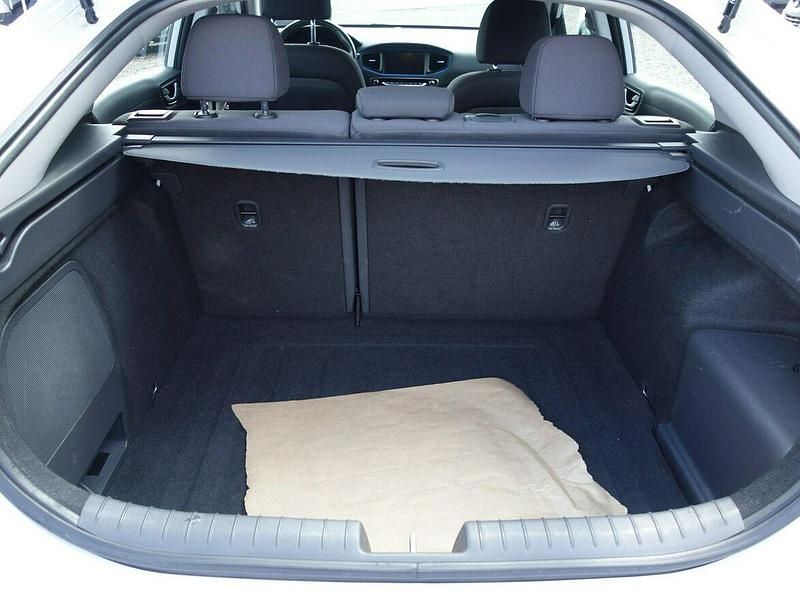 Używany Hyundai Ioniq 105 KM (77 kW) 2017 Biały Hatchback