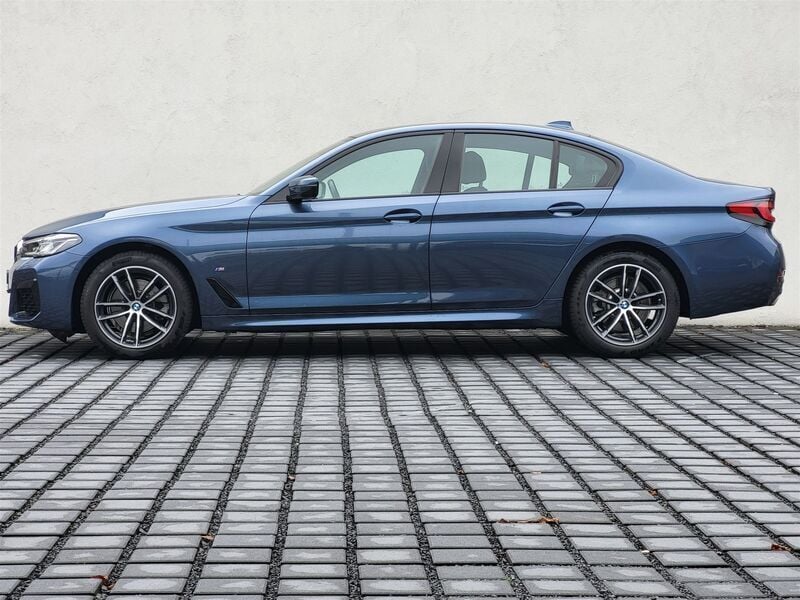 Używany BMW 520 Shadowline 184 KM (135 kW) 2023 Niebieski arctic race metalizowany Sedan/Limuzyna
