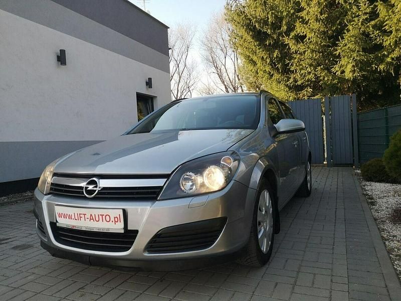 Używany Opel Astra 120 KM (88 kW) 2005 Szary (metalik) Kombi