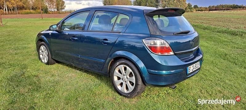 Zielony Używany 2007 Opel Astra Hatchback | 11 000 zł (Uczciwa cena) - Obraz 1/4