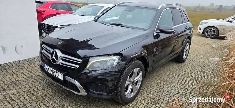 Używany Mercedes GLC250 211 KM (155 kW) 2018 Czarny SUV