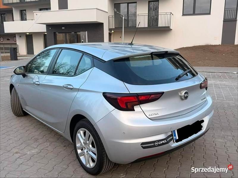 Używany Opel Astra Enjoy 105 KM (77 kW) 2018