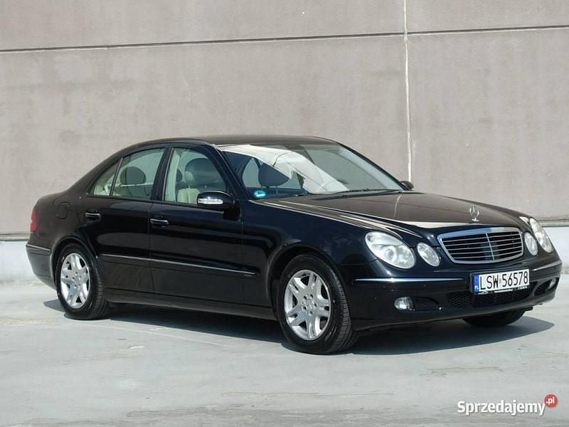Czarny (metalik) Używany 2005 Mercedes E350 Sedan/Limuzyna | 26 900 zł - Obraz 1/4