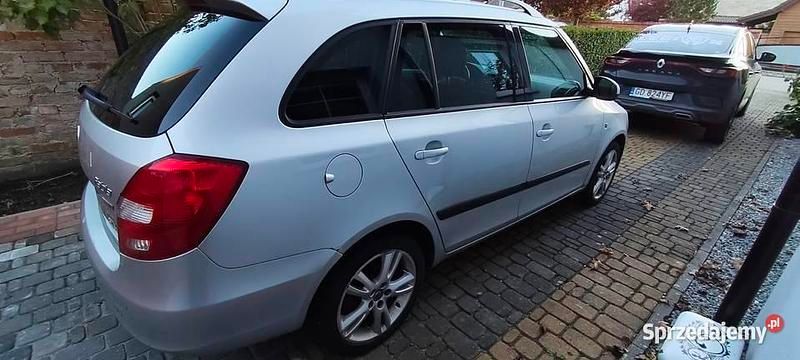 Używany Skoda Fabia 105 KM (77 kW) 2011 Srebrny Hatchback
