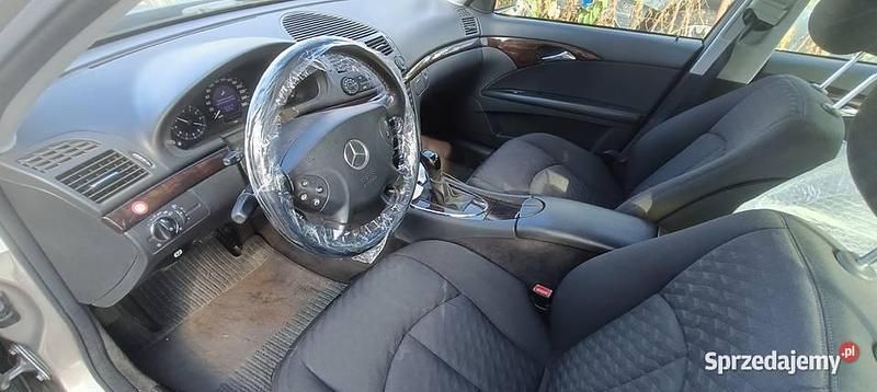 Używany Mercedes E200 2004
