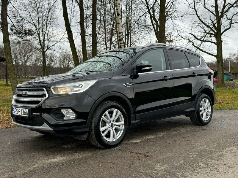 Czarny Używany 2017 Ford Kuga SUV | 57 500 zł (Uczciwa cena) - Obraz 1/4