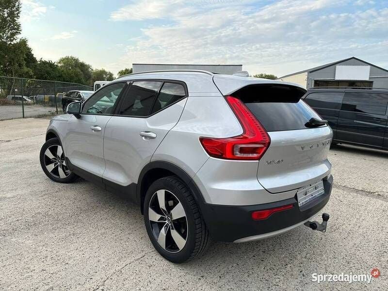 Używany Volvo XC40 190 KM (139 kW) 2018 Srebrny SUV