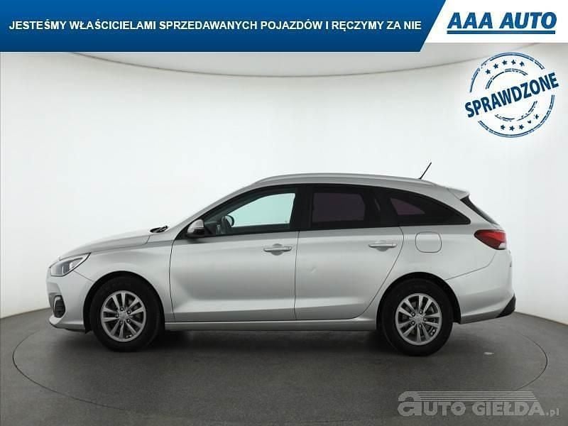 Używany Hyundai i30 120 KM (88 kW) 2019 Srebrny