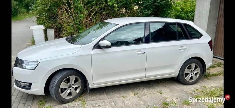 Biały Używany 2018 Skoda Rapid Ambition Hatchback | 36 000 zł (Super Cena) - Obraz 1/3