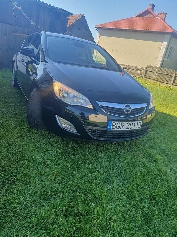 Czarny Używany 2010 Opel Astra Cosmo Hatchback | 16 400 zł (Dość drogi) - Obraz 1/4