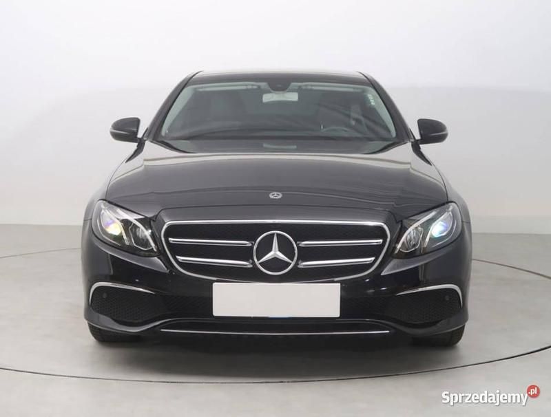 Czarny Używany 2018 Mercedes E200 Sedan/Limuzyna | 99 999 zł - Obraz 1/4