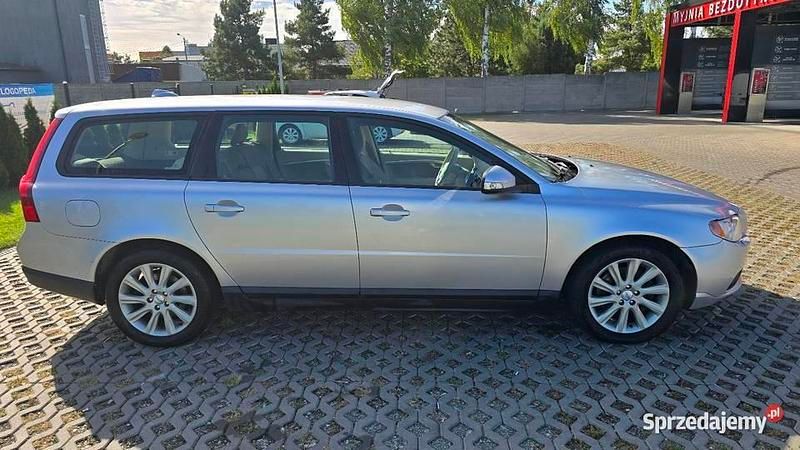 Srebrny Używany 2009 Volvo V70 Kombi | 20 000 zł (Uczciwa cena) - Obraz 1/4