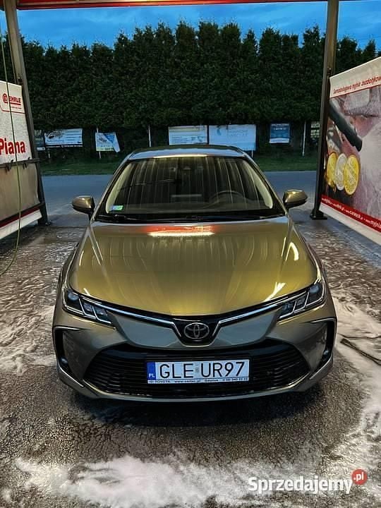 Używany Toyota Corolla Comfort 132 KM (97 kW) 2019 Sedan/Limuzyna