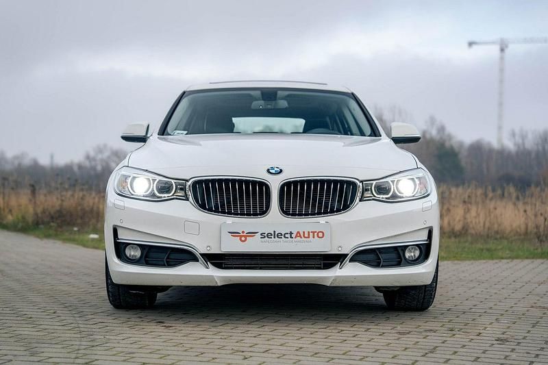 Używany BMW 318 150 KM (110 kW) 2015 Biały (metalik) Sedan/Limuzyna