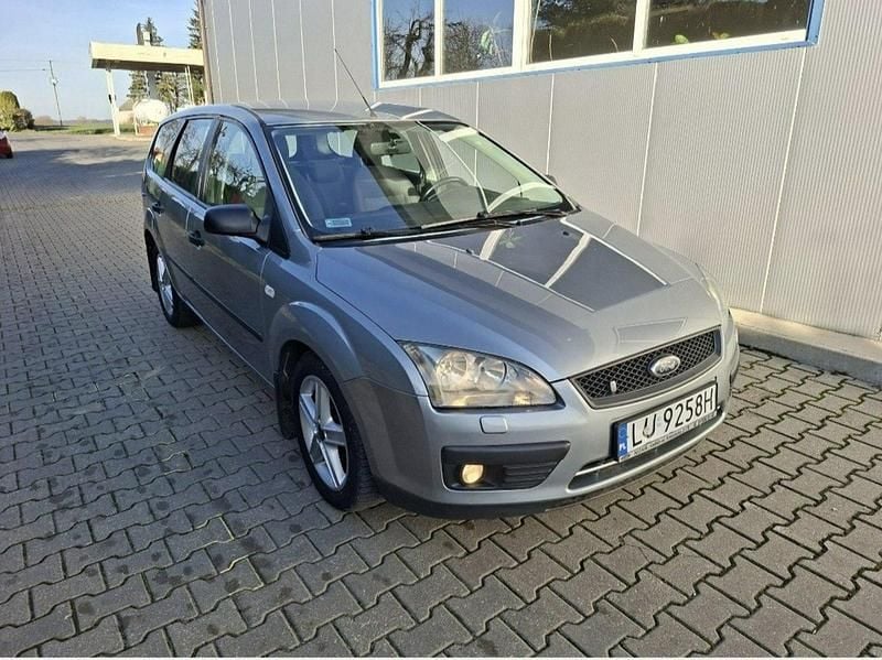 Używany Ford Focus 125 KM (91 kW) 2005 Szary Kombi