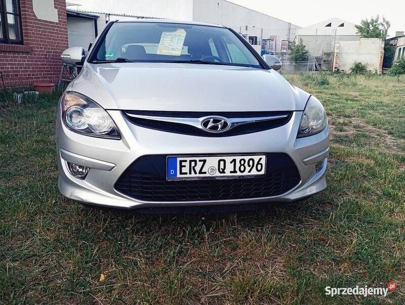 Używany Hyundai i30 109 KM (80 kW) 2011 Srebrny Hatchback