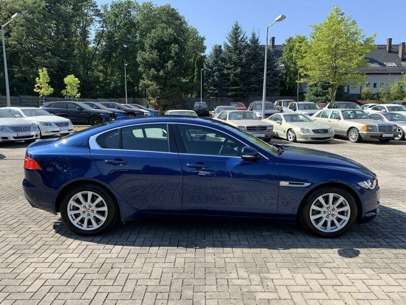 Używany Jaguar XE 250 KM (183 kW) 2016 Niebieski Sedan/Limuzyna