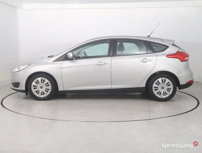 Używany Ford Focus 2015 Srebrny Hatchback