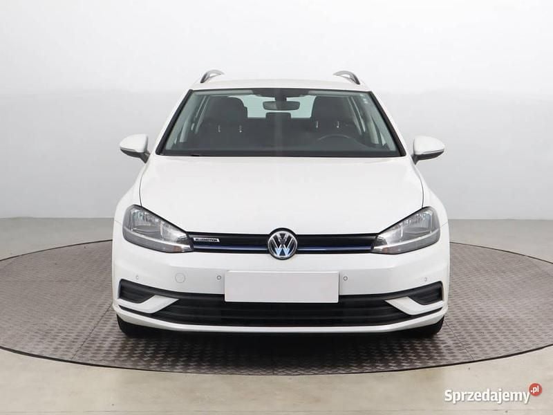Biały Używany 2020 VW Golf VII Kombi | 49 999 zł (Dobra cena) - Obraz 1/4