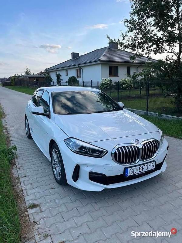 Używany 2022 BMW 118 M Sport Hatchback | 99 900 zł (Uczciwa cena) - Obraz 1/4
