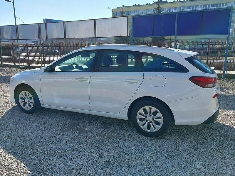 Używany Hyundai i30 116 KM (85 kW) 2018 Biały Kombi