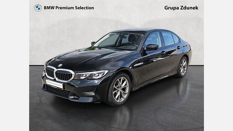 Czarny Używany 2021 BMW 318 Shadowline Sedan/Limuzyna | 122 900 zł (Dobra cena) - Obraz 1/3