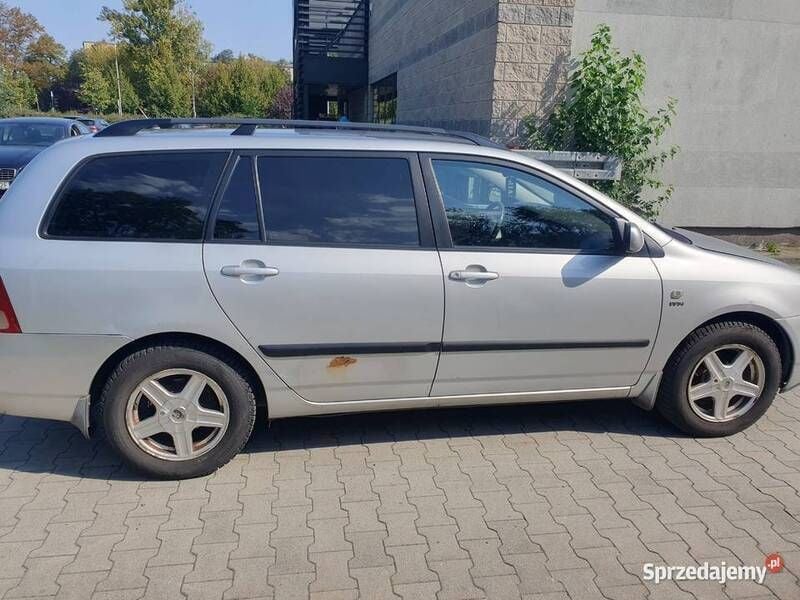 Używany Toyota Corolla 2003 Srebrny Kombi