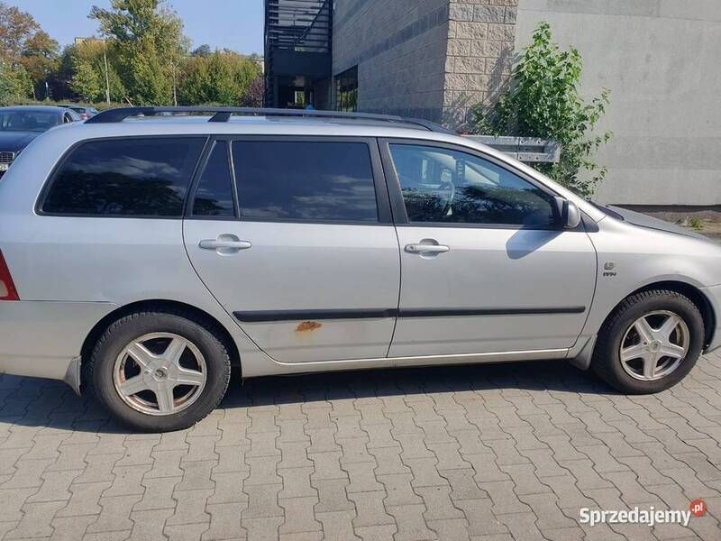 Srebrny Używany 2003 Toyota Corolla Kombi | 10 000 zł - Obraz 1/4