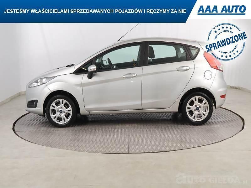 Używany Ford Fiesta 2016 Srebrny Hatchback