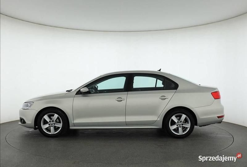Używany VW Jetta 105 KM (77 kW) 2011 Beżowy Sedan/Limuzyna