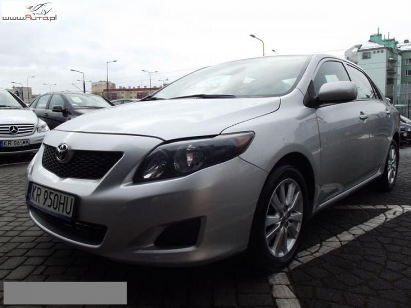 Używany Toyota Corolla 132 KM (97 kW) 2008 Srebrny Sedan/Limuzyna