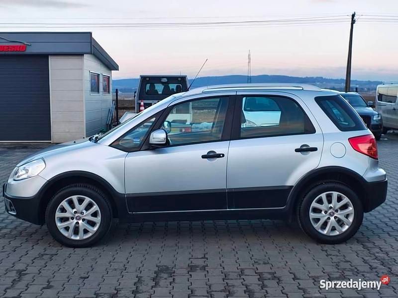 Używany Fiat Sedici 120 KM (88 kW) 2012 Srebrny SUV