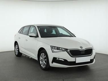 Używany Skoda Scala 110 KM (80 kW) 2021 Biały Hatchback