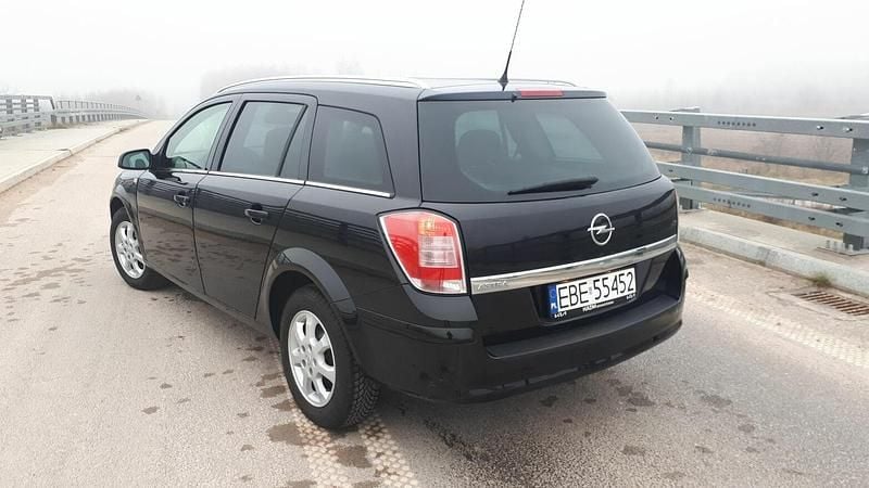 Używany Opel Astra 2009 Czarny Kombi