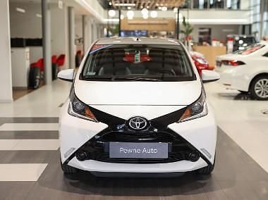 Biały Używany 2017 Toyota Aygo X-play Hatchback | 41 850 zł (Dość drogi) - Obraz 1/4