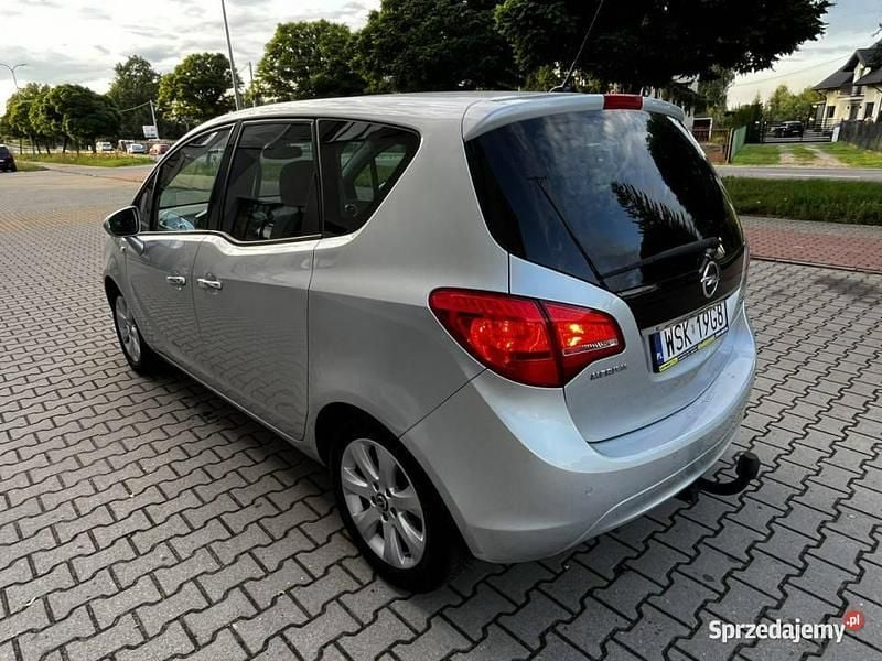 Srebrny (metalik) Używany 2013 Opel Meriva Minivan | 18 900 zł (Dobra cena) - Obraz 1/4