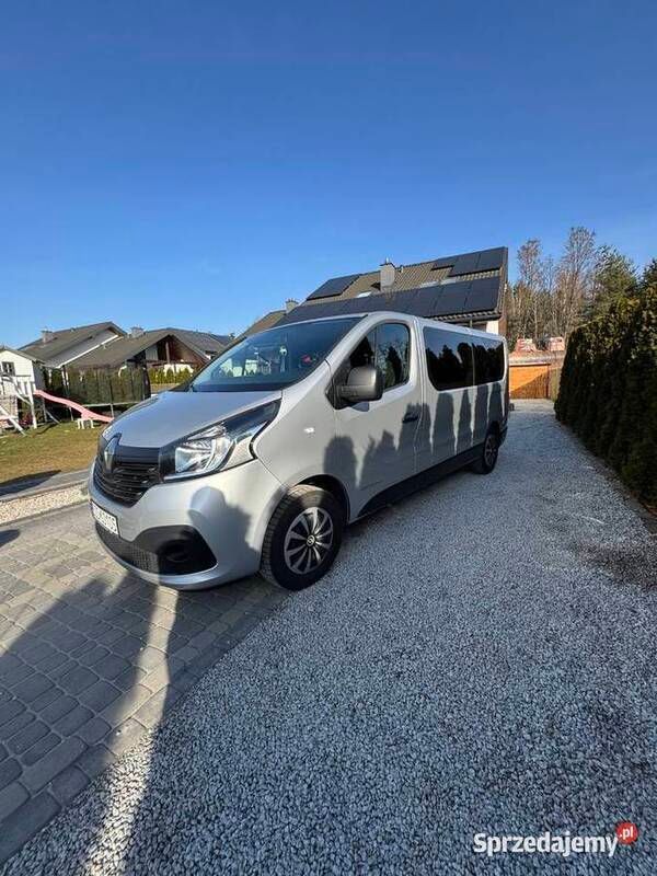 Srebrny Używany 2017 Renault Trafic Van | 81 900 zł (Drogi) - Obraz 1/4