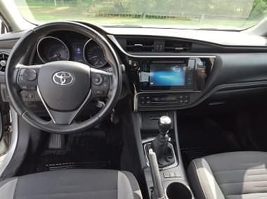 Srebrny Używany 2016 Toyota Auris Kombi | 47 000 zł (Uczciwa cena) - Obraz 1/4