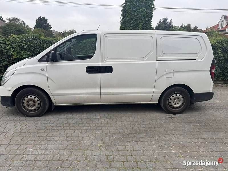 Biały Używany 2015 Hyundai H-1 Minivan | 27 000 zł - Obraz 1/4