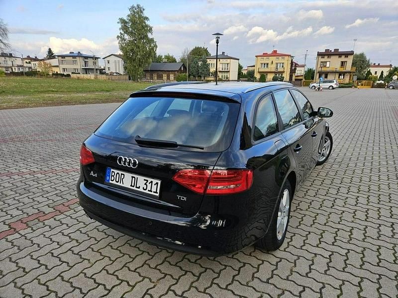 Używany Audi A4 143 KM (105 kW) 2012 Czarny Kombi