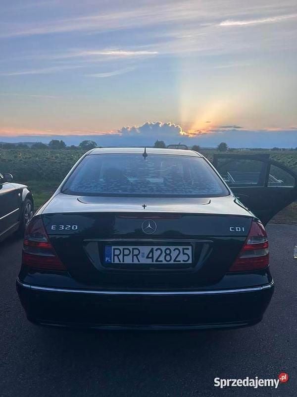 Używany Mercedes E320 204 KM (150 kW) 2004
