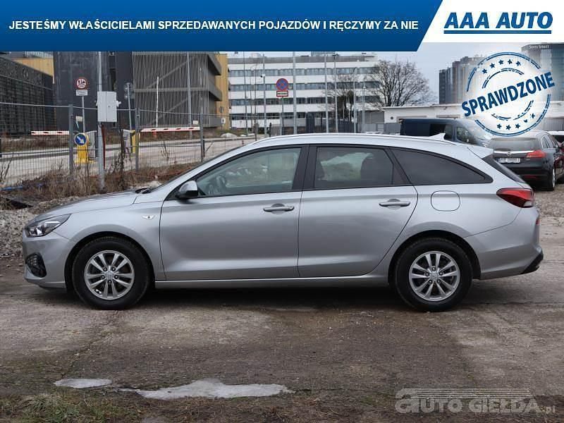 Używany Hyundai i30 120 KM (88 kW) 2022 Srebrny