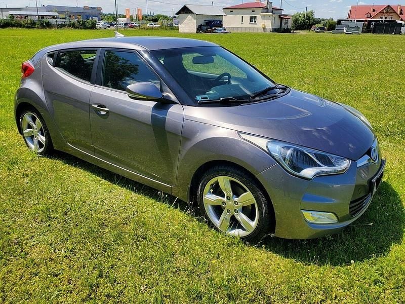 Srebrny Używany 2011 Hyundai Veloster Hatchback | 22 900 zł - Obraz 1/4