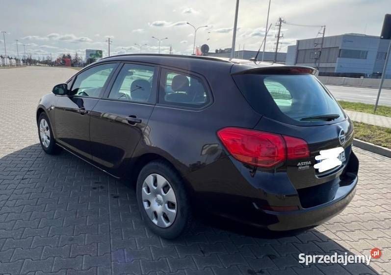 Brązowy Używany 2011 Opel Astra Kombi | 16 800 zł (Uczciwa cena) - Obraz 1/4