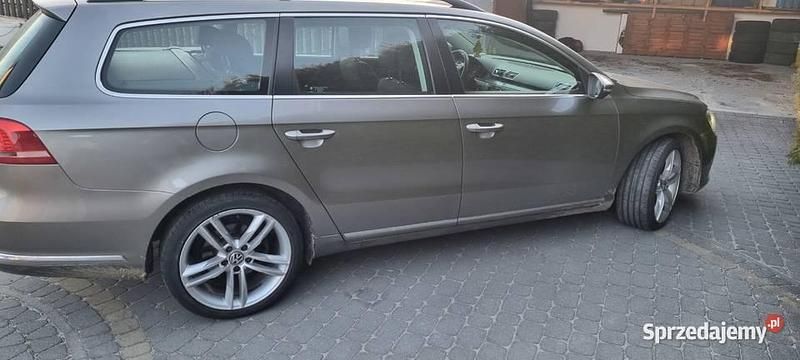 Złoty Używany 2013 VW Passat Kombi | 25 000 zł (Dość drogi) - Obraz 1/4