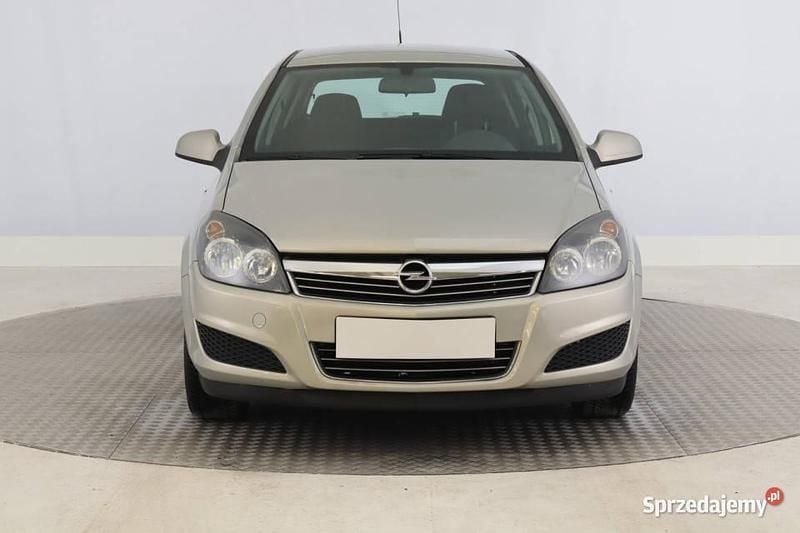 Używany Opel Astra 2011 Beżowy Hatchback