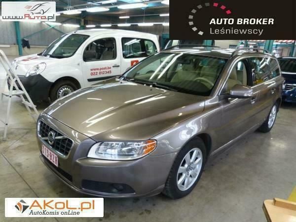 Używany Volvo V70 109 KM (80 kW) 2010 Beżowy Kombi