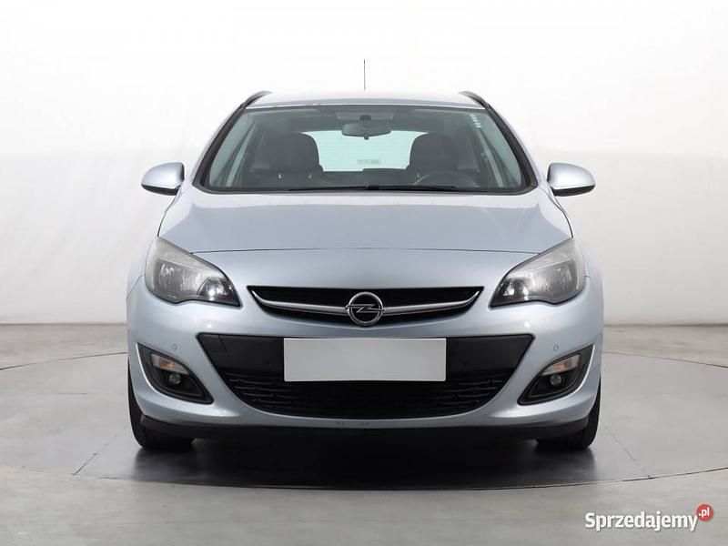 Srebrny Używany 2014 Opel Astra Kombi | 27 999 zł (Dobra cena) - Obraz 1/4