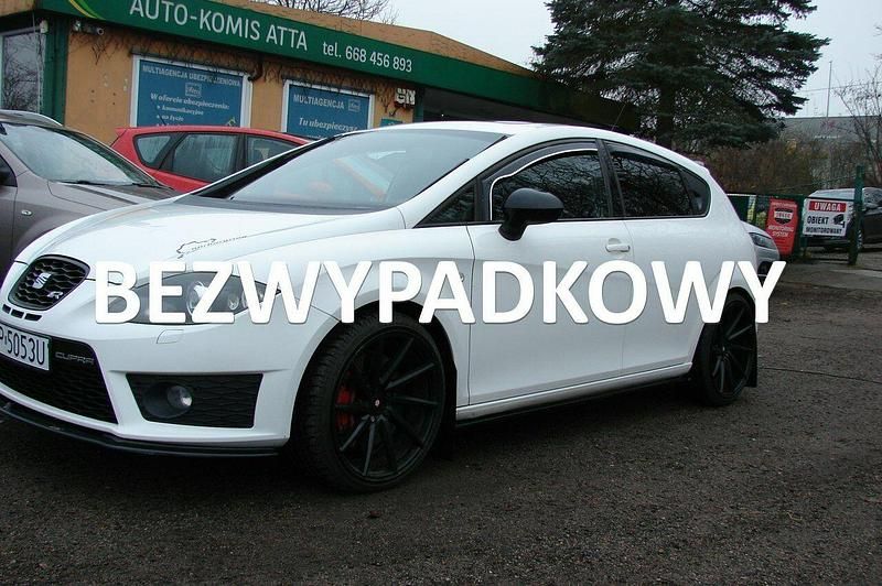 Biały Używany 2010 Cupra Leon Hatchback | 32 000 zł - Obraz 1/4